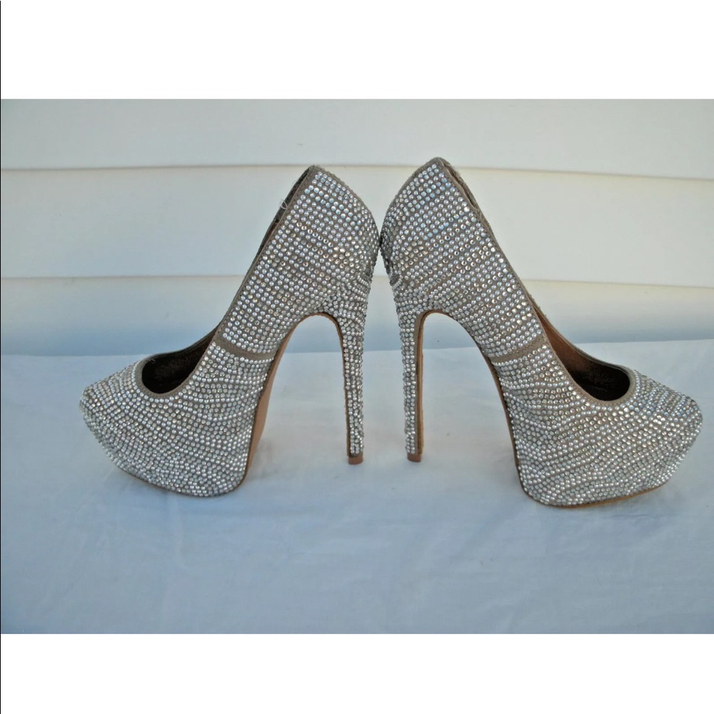 Steve Madden Dyvinal Pumps size 9